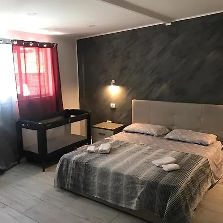 Boomerang House - Airport, Center & Beach Apartment