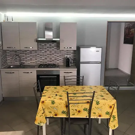 Boomerang House - Airport, Center & Beach Apartment *