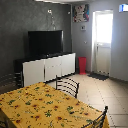 Boomerang House - Airport, Center & Beach Apartment *