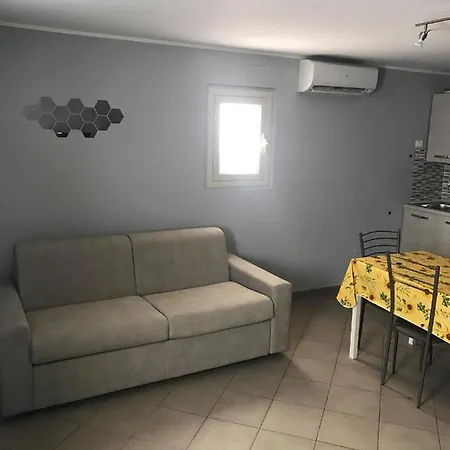 Boomerang House - Airport, Center & Beach Apartment *