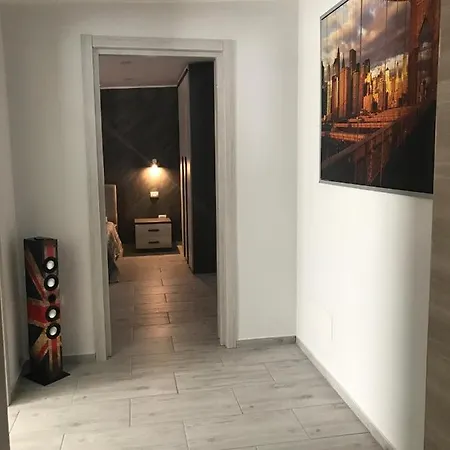 Boomerang House - Airport, Center & Beach Apartment